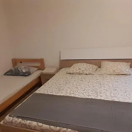 Airport Nikki Apartamento