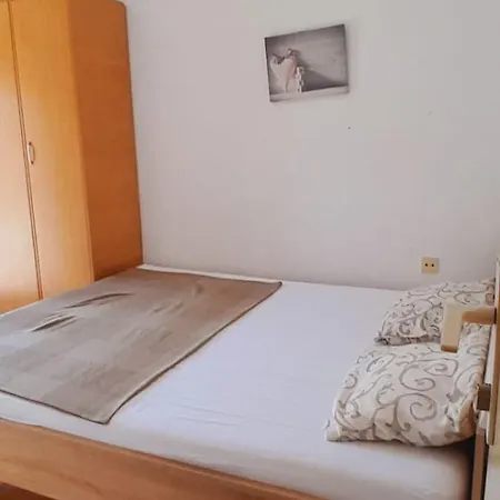 Airport Nikki Apartamento *